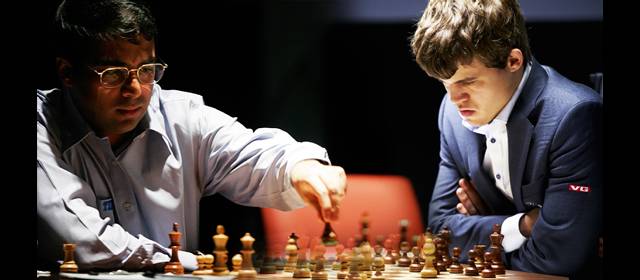 Mozart del ajedrez pondrá a prueba su silenciosa música | A la izquierda el vigente campeón mundial, Vishy Anand. Al frente su oponente por el cetro, Magnus Carlsen. FOTO ARCHIVO