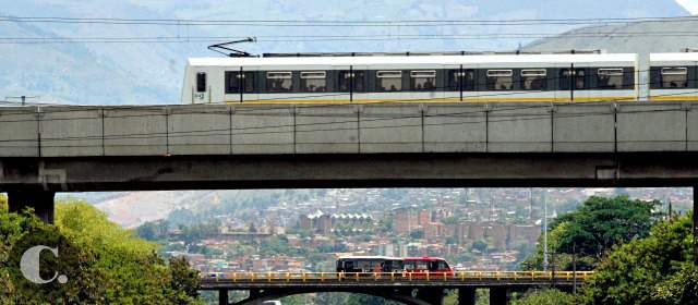Nuevo POT de Medellín debe buscar accesibilidad: Cataño | La mezcla de medios eficientes de transporte público masivo y colectivo y espacios para el tránsito peatonal y en bicicleta son características de una movilidad sostenible. FOTO HENRY AGUDELO CANO