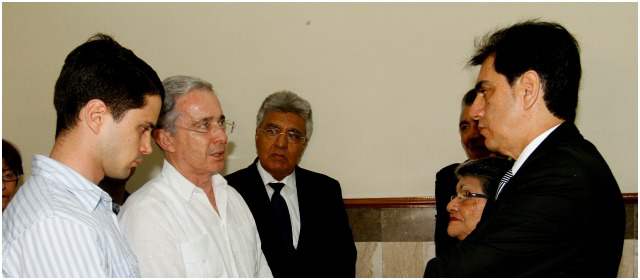 Familia y amigos se unen en adiós a Andrés Uriel | El expresidente Uribe expresó sus condolencias a la familia del exministro. FOTO DONALDO ZULUAGA