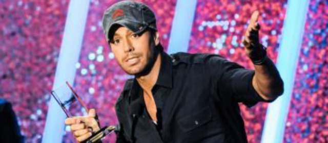 Enrique Iglesias se llevó dos Premios Tu Mundo | FOTO PREMIOS TU MUNDO