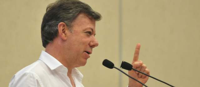 Santos celebró que la Corte tumbara las millonarias pensiones de congresistas |