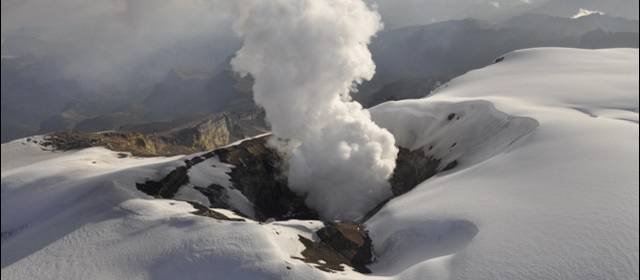 Volcán Nevado del Ruiz en nivel naranja | El nivel naranja significa erupción probable en días o semanas, mientras que la alerta es cuando ya se ordena evacuación porque se sabe que la erupción es inminente.
