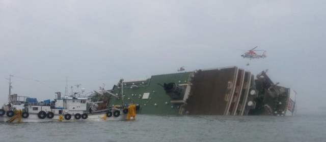 Barco con 350 personas a bordo se hundió en Corea del Sur |