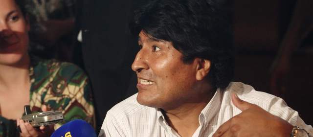 El presidente Evo Morales se mostró muy molesto porque su avión no pudo sobrevolar sobre varios países europeos. FOTO REUTERS