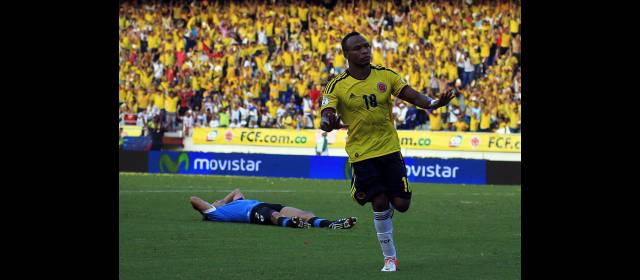 Colombia hizo su mejor partido y fundió a Uruguay | Camilo Zúñiga fue una de las figuras de Colombia ayer en Barranquilla, con pase y gol para la victoria 4-0 sobre Uruguay por la Eliminatoria Suramericana. Ahora, a pensar en Chile que llega descansado. FOTO REUTERS