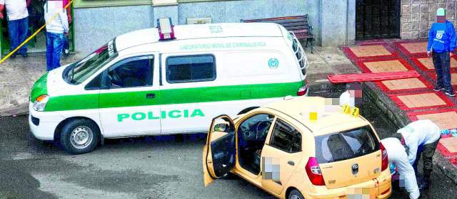 Un taxista fue obligado a llevar dos cadáveres a la Unidad Intermedia de Santa Cruz