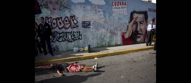 Venezuela, sitiada por el crimen | El tema de la violencia se ha utilizado para desvirtuar las campañas electorales de uno y otro candidato a la presidencia. FOTO AP