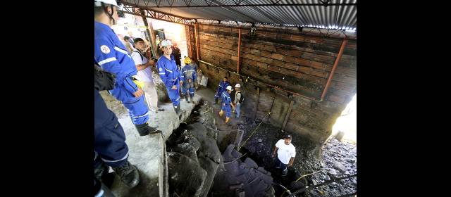 Estos son los trabajadores atrapados en el socavón | Con la cautela necesaria se llevan a cabo las labores de rescate de los 12 mineros atrapados. FOTO JULIO CÉSAR HERRERA