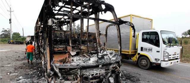 Bus con 34 pasajeros se incineró en Cáceres | FOTOS MANUEL SALDARRIAGA