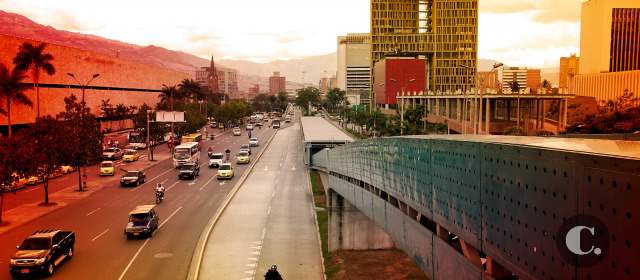 Por qué se calienta tanto Medellín | Amplias avenidas y vegetación inadecuada como en la Avenida del Ferrocarril, hacen que la ciudad arda. FOTO HENRY AGUDELO