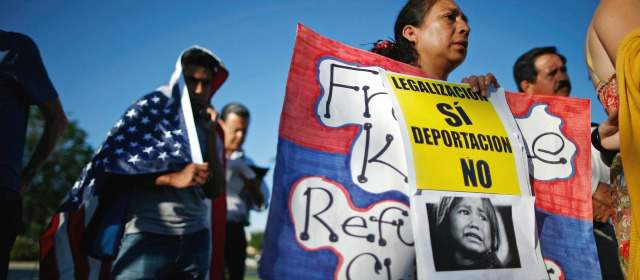 E.U. está abrumado por flujo de niños inmigrantes | Inmigrantes provenientes de países centroamericanos protestaron en California por la decisión del gobierno de deportar la mayoría de menores que intenten ingresar ilegalmente al país. FOTO REUTERS