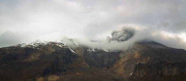 Volcán Nevado del Ruiz mantiene la emanación de ceniza | Este miércoles, el volcán mantiene su condición de actividad y por esa razón sigue la declaratoria de alerta naranja. Cortesía Ingeominas