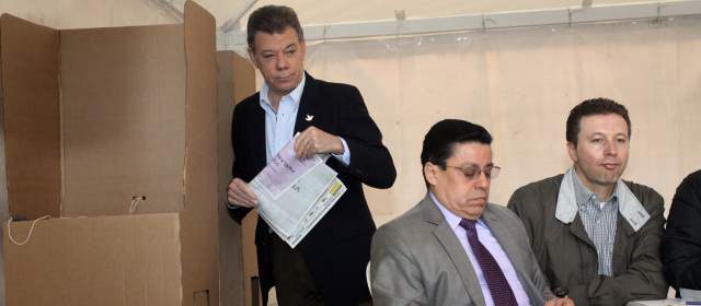 Presidente Santos invitó a votar para "fortalecer la democracia" |