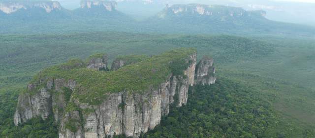 Chiribiquete: un tapete de selva de 2,8 millones de hectáreas | Parque de Chiribiquete en la Amazonía. FOTO Parque Nacional Natural Chiribiquete, Archivo Parques Nacionales Naturales de Colombia.