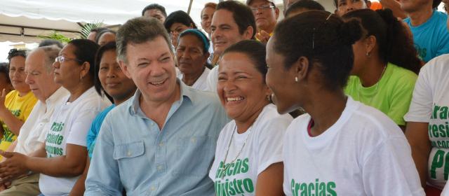 Tiempo jugaría en contra de reelección por 2 años | Santos se refirió ayer al tema, en la entrega de 1.200 viviendas gratis en Atlántico. FOTO PRESIDENCIA