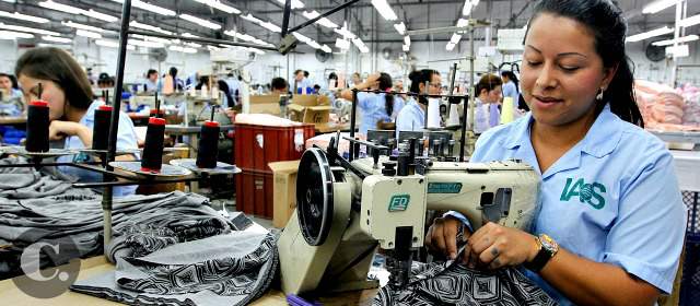 Empresas prevén buen fin de año | Textiles y curtido y preparado de cuero impulsaron la producción; en confecciones la caída fue de 5,2%. FOTO DONALDO ZULUAGA