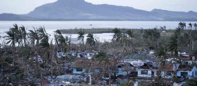 Tifón Haiyan deja por lo menos mil muertos en Filipinas: Cruz Roja | Foto Reuters