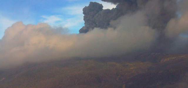 El Ruiz no baja su amenaza, las alertas se mantienen | Las autoridades continúan la evacuación de las familias que viven en un radio de 10 kilómetros del volcán, debido a que el Observatorio ha informado que la alerta se mantiene y se puede presentar una nueva erupción. FOTO CORTESÍA - SERVICIO GEOLÓGICO COLOMBIANO