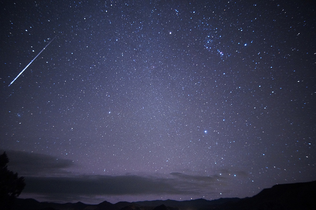 Un probable meteoro de las Oriónidas. Foto Mike Lewinski