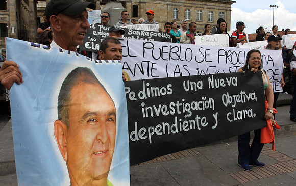 Eladio Giraldo (en el afiche a la derecha) había sido condenado a 40 años de prisión