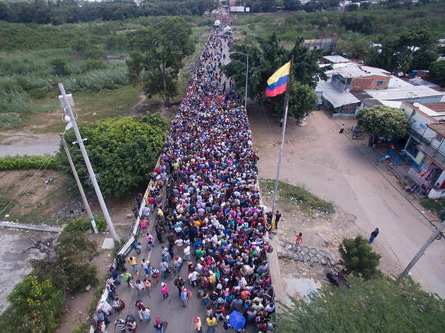 Migrantes en la frontera con Cúcuta. FOTO COLPRENSA
