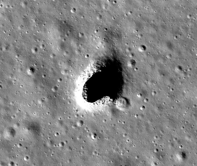 Región de Marius Hills con la apertura en la superficie en esta imagen de la misión japonesa Selene. Tiene el domo volcánico más grande de la Luna. FOTO Nasa/Goddard/Arizona State University