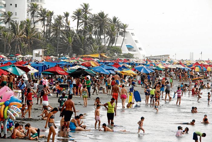 Turistas en playas de Cartagena. FOTO COLPRENSA