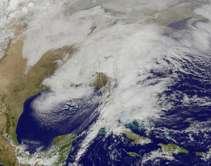 Esta imagen muestra la tempestad de nieve sobre la costa este de los Estados Unidos. FOTO AP / NASA