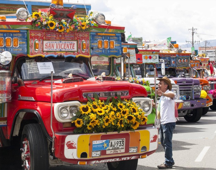 55 camiones de escalera participaron de este tradicional evento de la Feria de las Flores. FOTO edwin bustamante
