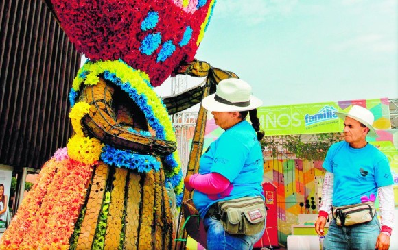 Gigantes de flores están de carnaval por Colombia