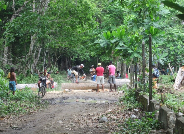 Desde el pasado fin de semana, un grupo de habitantes de Capurganá, Chocó, están invadiendo algunos de lotes privados de este corregimiento. FOTO CORTESÍA