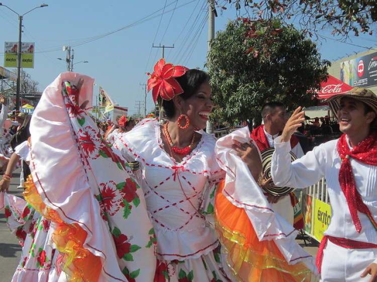 Música y baile tradicional en La Gran Parada del Carnaval. FOTO COLPRENSA