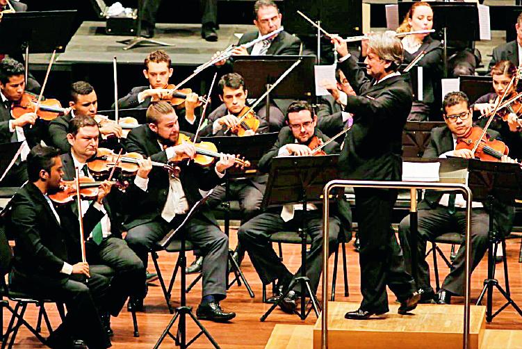 En un hecho inédito se unen Filarmónica y Sinfónica de Antioquia. La primera ya lo hizo con Eafit y la Academia. FOTO filarmed