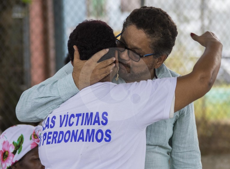 Al referirse a los 34 hombres y la mujer asesinados esa noche de terror, “Iván Márquez” dijo que los miembros de las Farc quieren “rendirle tributo reconociendo su inocencia y su amor por la vida”. FOTO ROBINSON SÁENZ