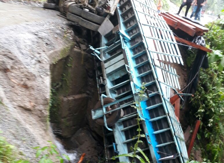 Aparatoso accidente en la vía Quibdó-Medellín