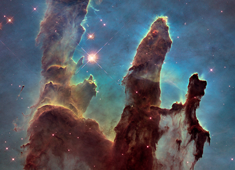Con esta foto del Hubble celebró 25 años. Los Pilares, parte de la nebulosa del Águila, en todo su esplendor. FOTO cortesía Nasa