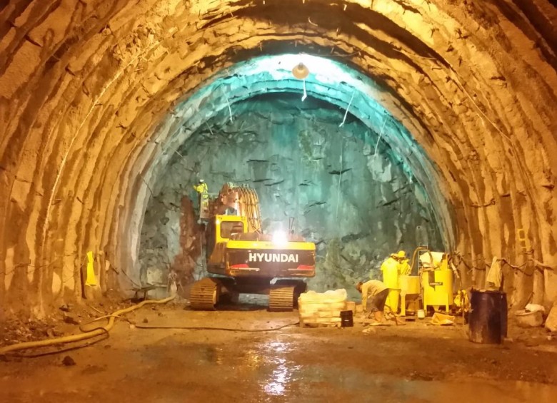 Voladura, perforación y preinyección son los métodos usados para construir los túneles Santa Elena 1 y 2.