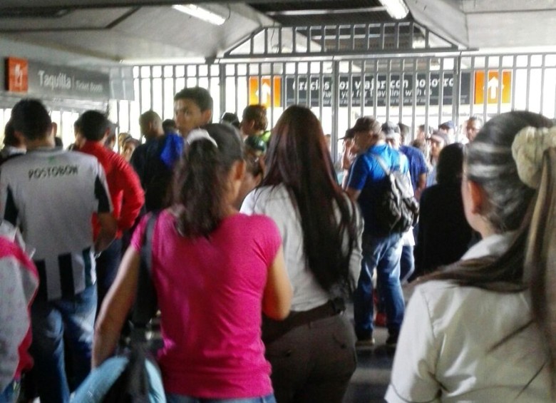 La estación Estadio del metro de Medellñín tuvo que ser cerrada temporalmente para evitar daños. FOTO CORTESÍA. 