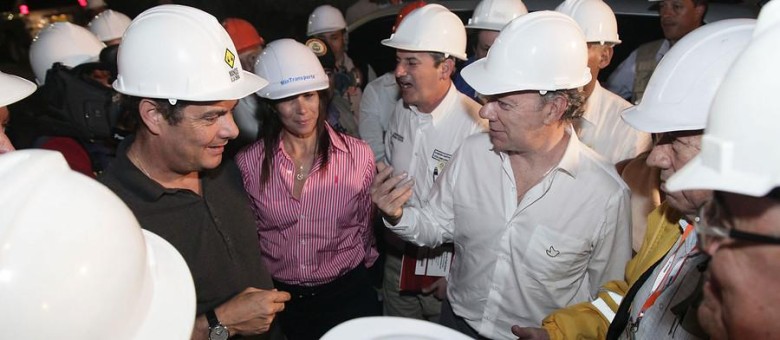 El presidente de la República, Juan Manuel Santos; el vicepresidente Germán Vargas Lleras y la ministra de Transporte Natalia Abello, inspeccionaron obras del Túnel de la Línea. FOTO COLPRENSA