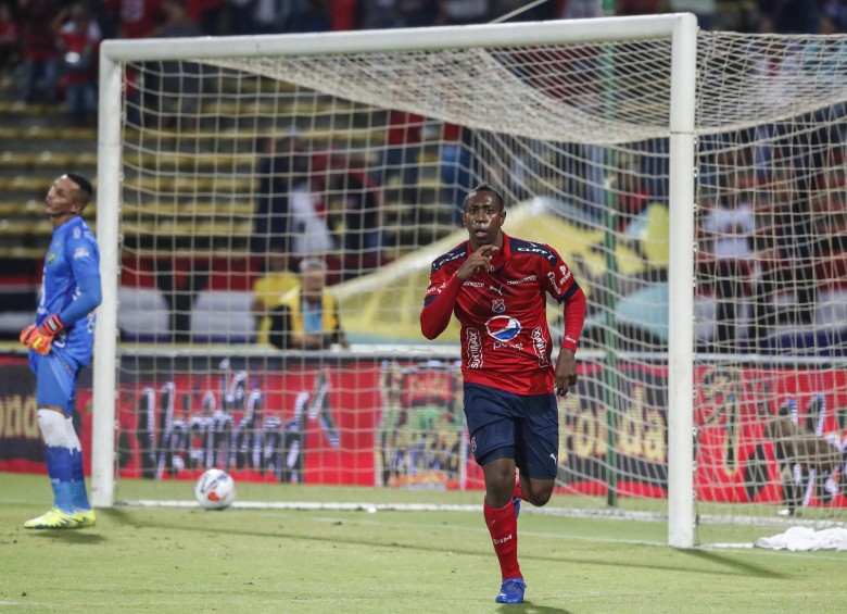 Juan Fernando Caicedo marcó dos goles en el estreno del Medellín. Así les responde a sus detractores. FOTO Róbinson Sáenz