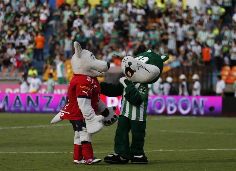 Los hinchas de los dos equipos paisas se encuentran dolidos por no estar en la fiesta de fin de año. FOTO juan antonio sánchez 