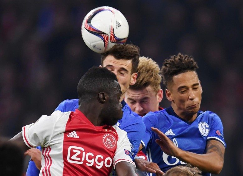 Davinson Sánchez, titular fijo en la zaga del Ajax. FOTO AFP