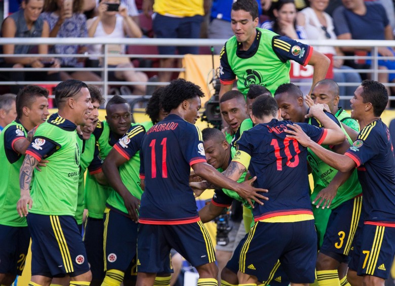Los jugadores colombianos celebrando uno de los tantos con los que vencieron a E.U. en el debut. FOTO USA TODAY