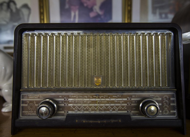 Un radio Philips antiguo