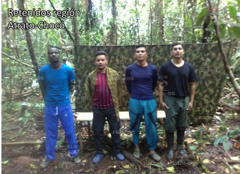 Dos fotografías: nueva prueba de supervivencia de soldados secuestrados en el Chocó
