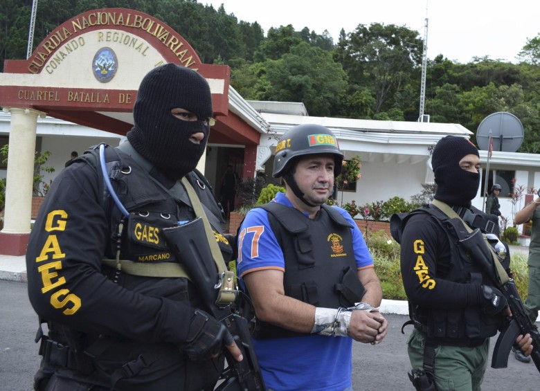Esta escena corresponde a la captura de Daniel “el Loco” Barrera en Venezuela (2012). De allí lo deportaron a Colombia. FOTO archivo.