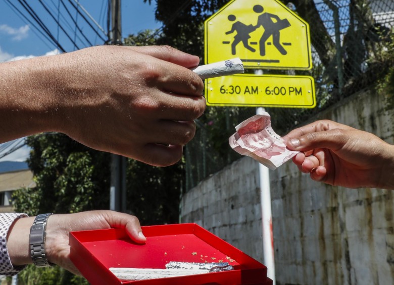 Según el Gobierno, el decreto que prohibe el porte de la dosis mínima ha permitido que miles de jíbaros salgan de la calle. FOTO ROBINSON SÁENZ