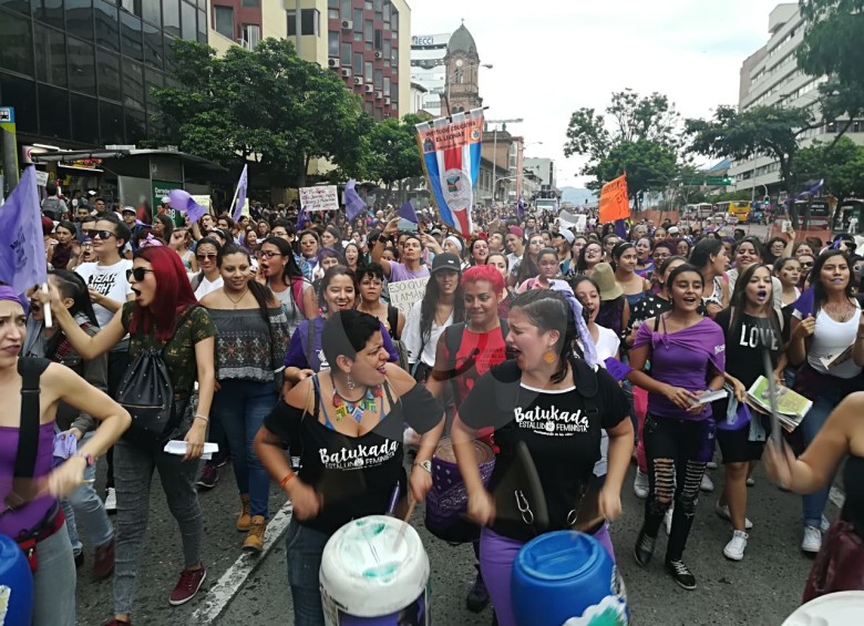 Así fue la marcha de este 8 de marzo para reivindicar los derechos de las mujeres en Medellín. FOTO MANUEL SALDARRIAGA
