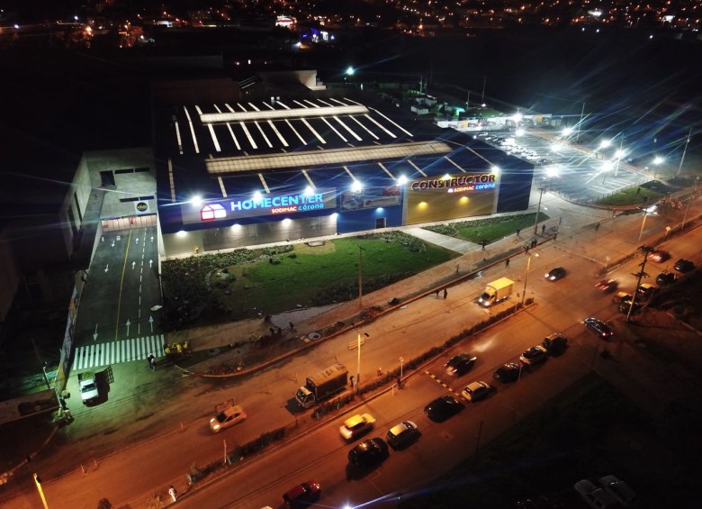 Aspecto nocturno de Homecenter y Constructor en Tunja, Boyacá. Foto: Cortesía.