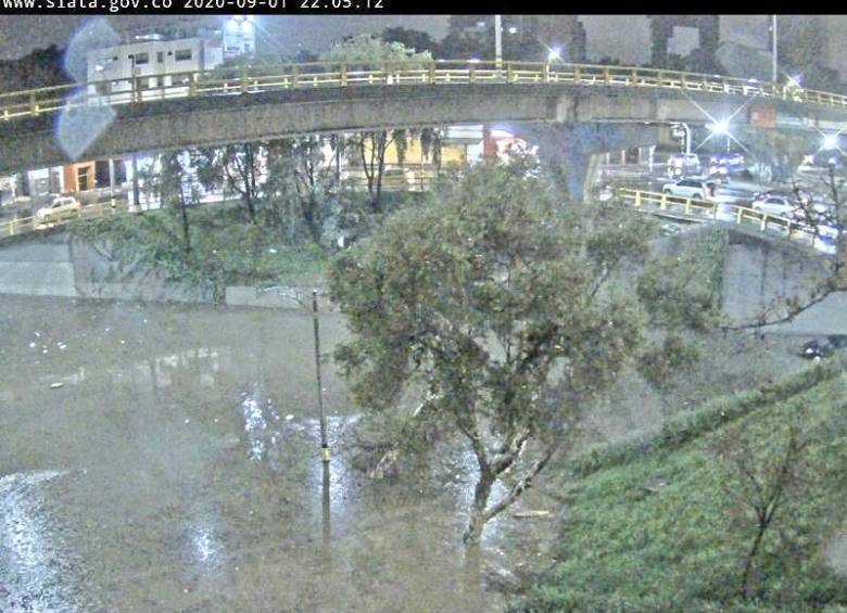 Una de las inundaciones en vía pública. Foto Cortesía Una de las inundaciones en vía pública. Foto Cortesía